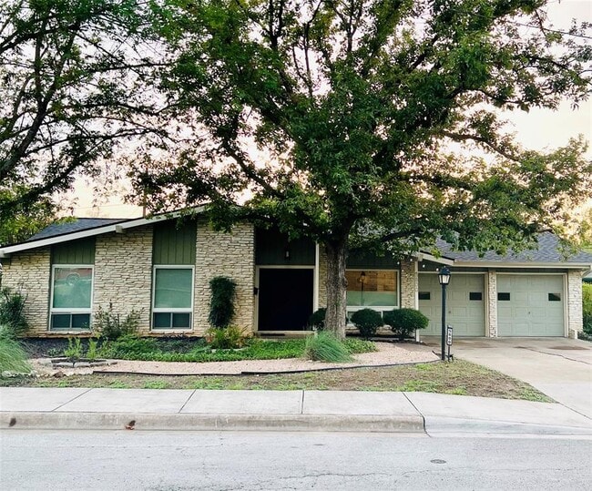 Building Photo - 5800 N Hampton Dr Rental
