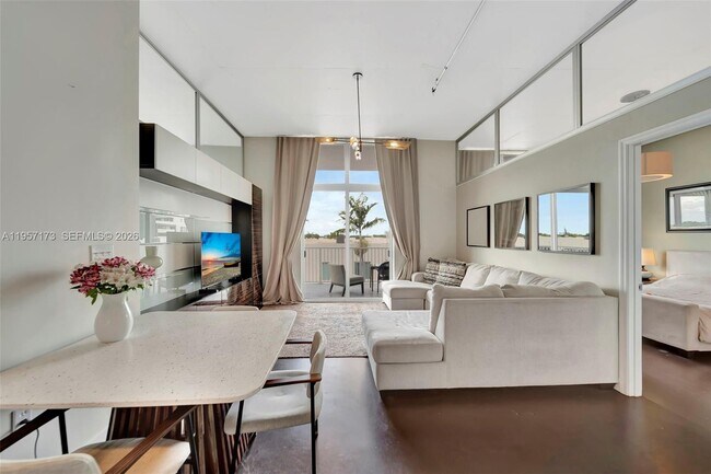 Building Photo - 2100 Van Buren St Unit 421