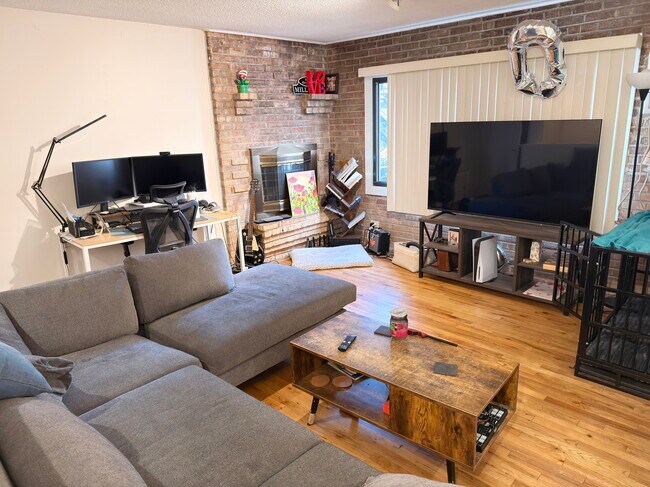 Photo - 715 W Diversey Pky Unit 6