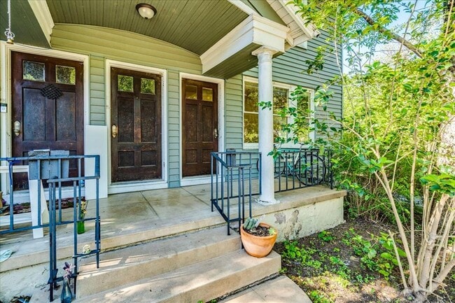 Building Photo - 1103 W 22nd St