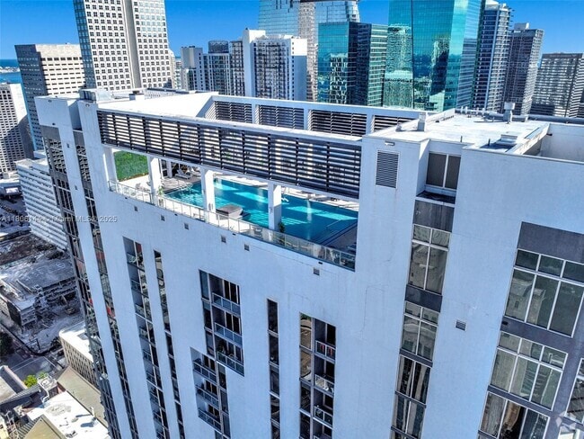 Building Photo - 151 SE 1st St Unit PH11 Rental