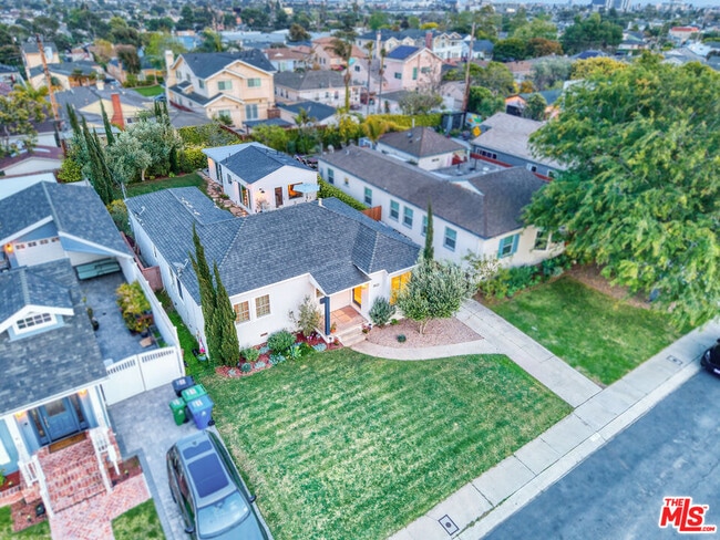 Photo - 7822 Bleriot Ave