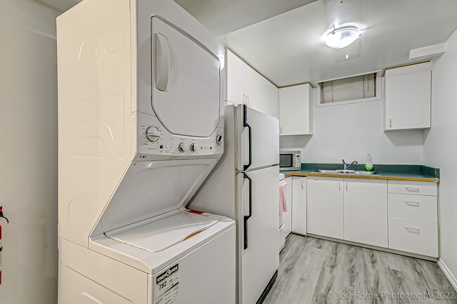 Building Photo - 1424 Rose Haven Rd Unit Basement