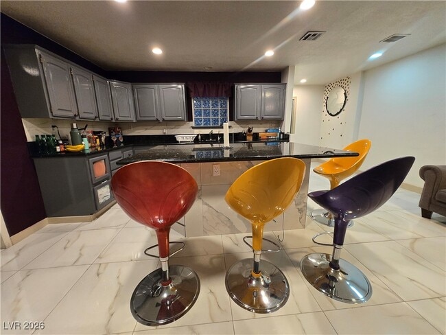 Photo - 2755 Mann St