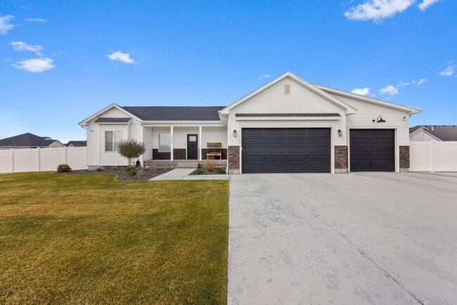 Building Photo - 4232 Revere Dr