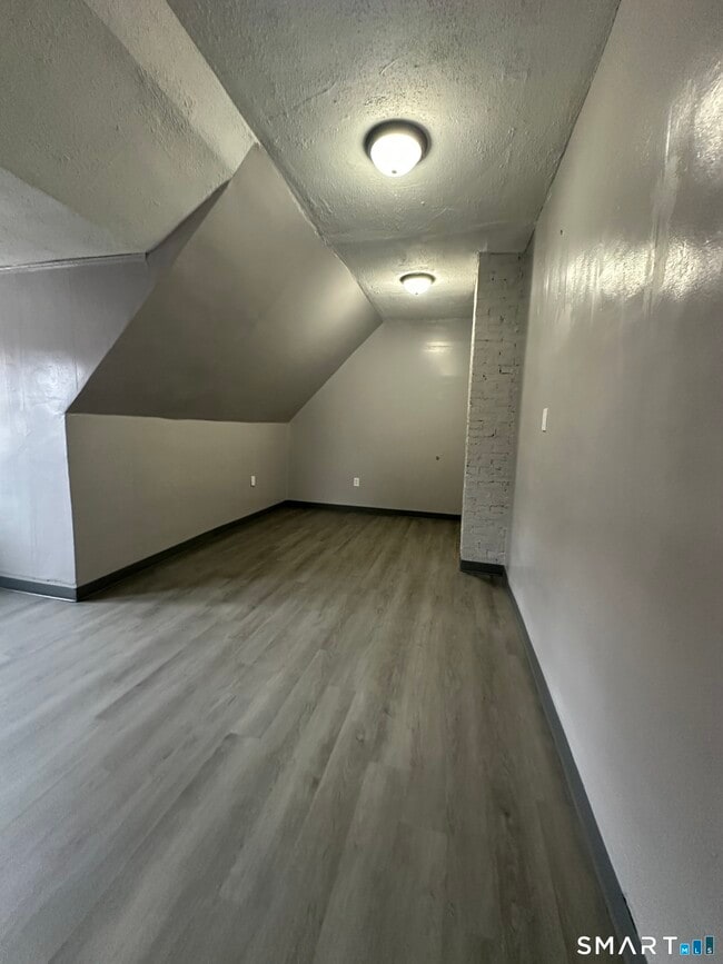 Photo - 402-404-404 Sigourney St Unit 3rd Floor