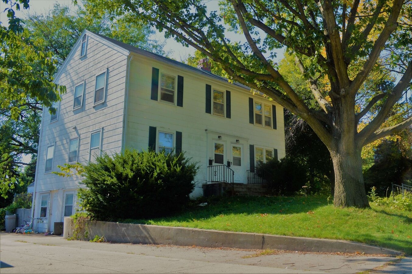 Photo - 312 E 6th St