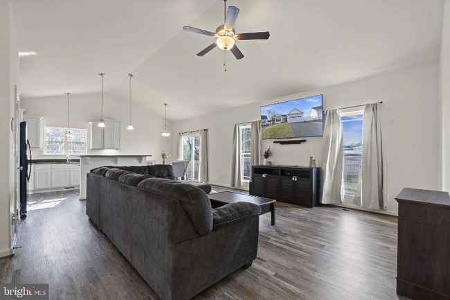 Photo - 104 Ridgeway St