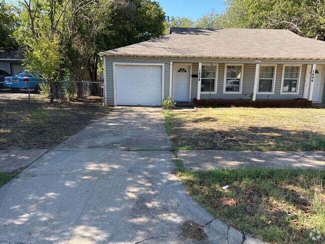 Building Photo - 2-Bedroom Duplex-1606 Duncan Ave Rental