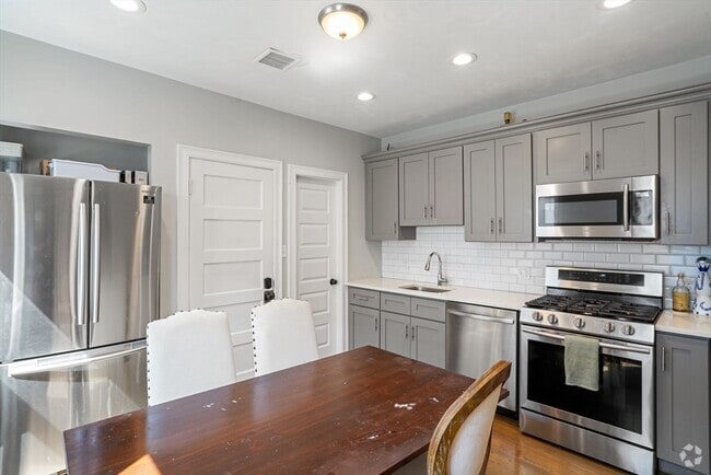 Building Photo - 17 Howes St Unit 3 Rental