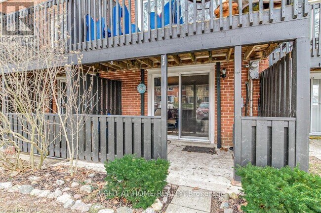 Photo - 1101 Oxford St W