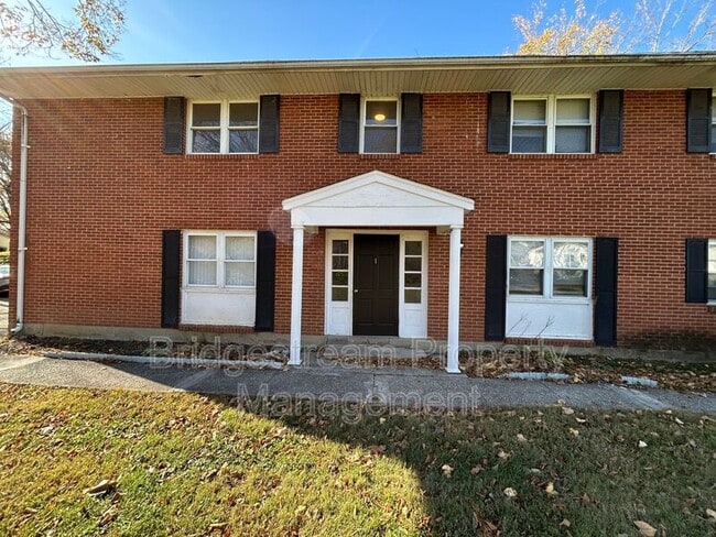 Building Photo - 1901 Hazel Ave