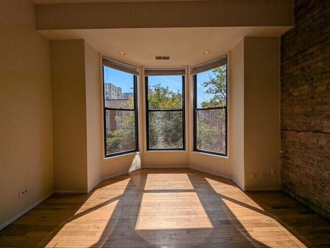 Photo - 602 W Surf St Unit 4