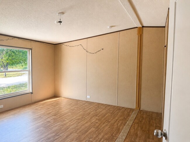 Photo - 144 Pr 7758