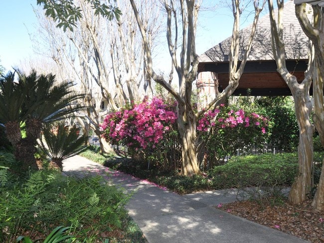 Building Photo - 213 Bendel Rd Unit 115