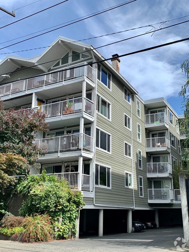 Building Photo - Capitol Hill Condo