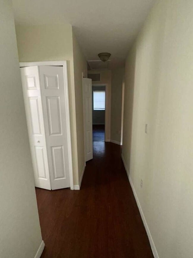 Building Photo - Move-In Ready 3BR/2BA Townhome in Florida City