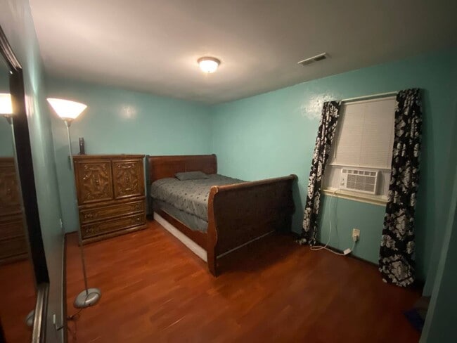 Room - 1757 Aquamarine Dr