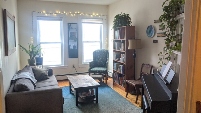 Building Photo - 23 Park St Unit #5 Rental