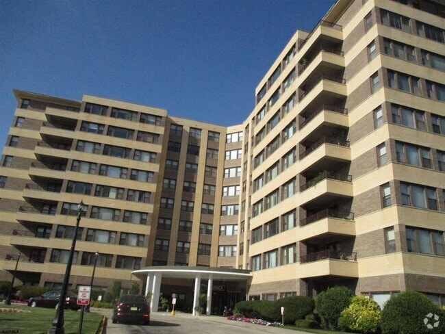 Building Photo - 101 S Raleigh Ave Rental