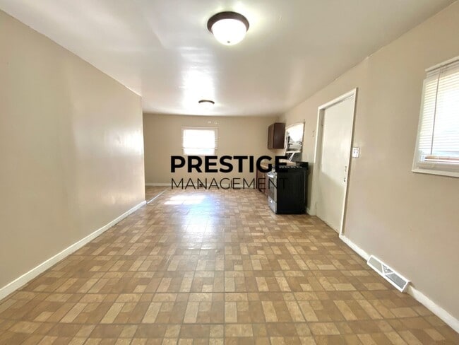 Photo - 2 Bed 1 Bath Home With Den
