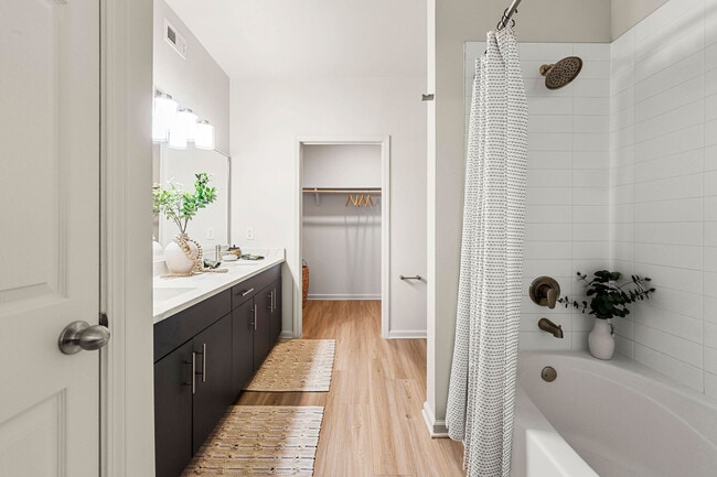 2BD, 2BA - 1046SF - Primary Bathroom