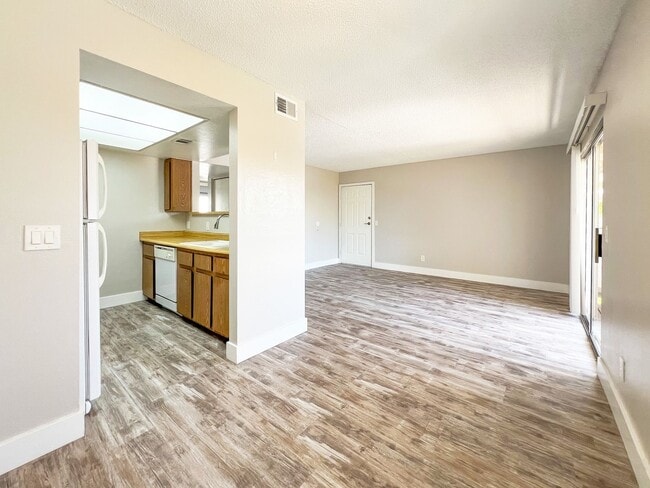 Photo - Tempe End Unit Near ASU, Mill Ave & Tempe Town Lake Unidad 210