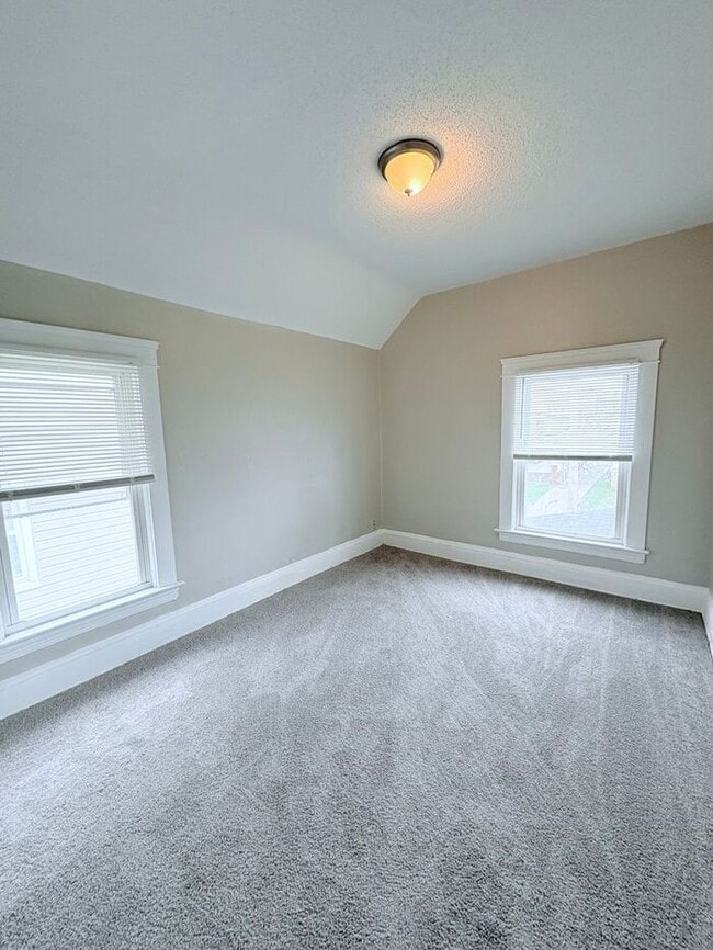 Photo - Charming 4-bedroom, 1-bathroom home located in the vibrant city of Cleveland