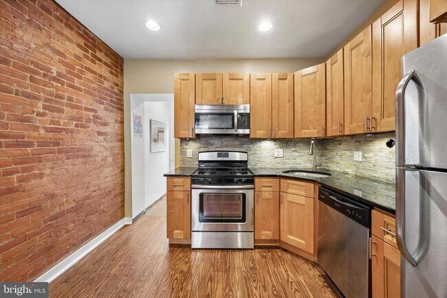 Photo - 2663 Martha St