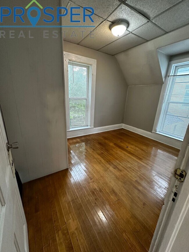 Photo - Charming 4 Bedroom House on Earl Street - ...