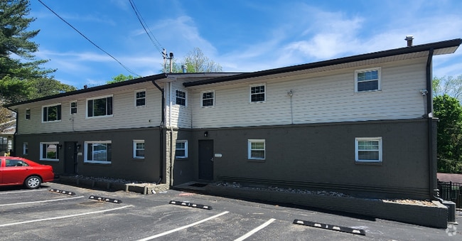 Building Photo - 401 Kenilworth Rd Unit 2 Rental