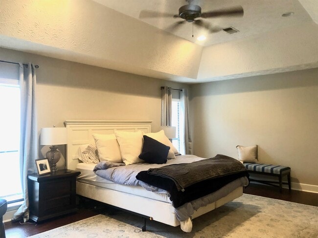 Photo - 1530 Laurelwood Ln