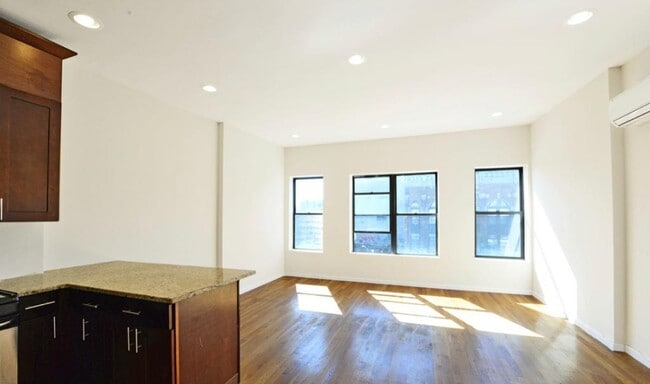 Photo - 57 E 125th St
