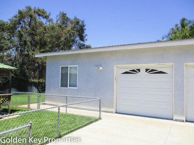 Photo - Charming detached granny flat in South Oce...