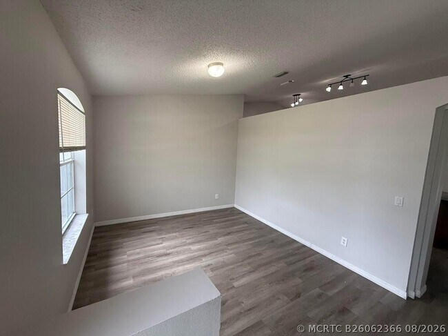 548 SW Undallo Rd