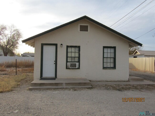Building Photo - 604 W Dallas Ave Rental