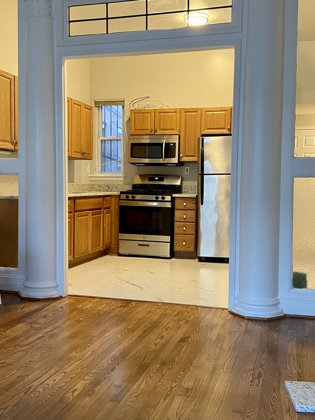 COCINA ACTUALIZADA - 1330 W Lombard St