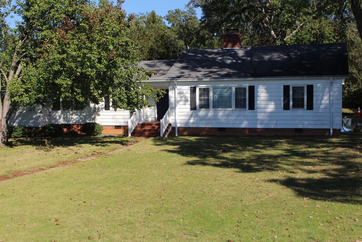 3 Bed/2 Bath Home Right Next to Walker Gol... - 3 Bed/2 Bath Home Right Next to Walker Gol...