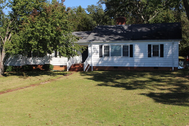 3 Bed/2 Bath Home Right Next to Walker Gol... - 3 Bed/2 Bath Home Right Next to Walker Gol...
