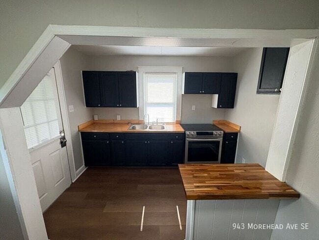 Photo - 943 Morehead Ave SE