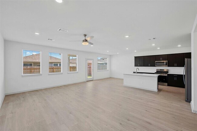 Photo - 136 New Hvn St