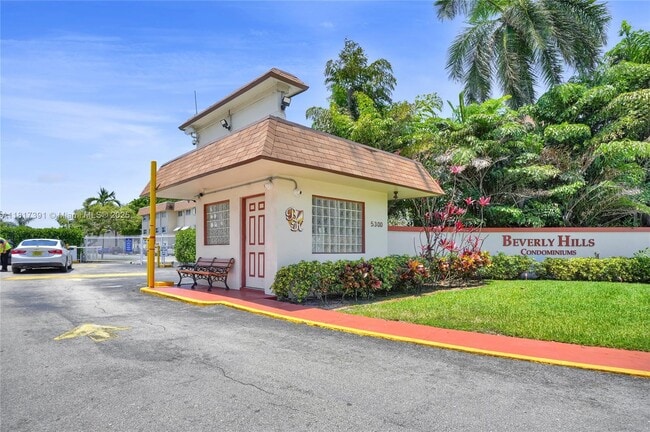 Photo - 5300 Washington St Condo Unit I205