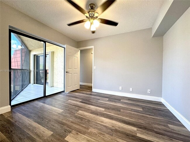 Photo - 22970 Oxford Pl