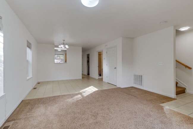 Photo - 1577 Chase St