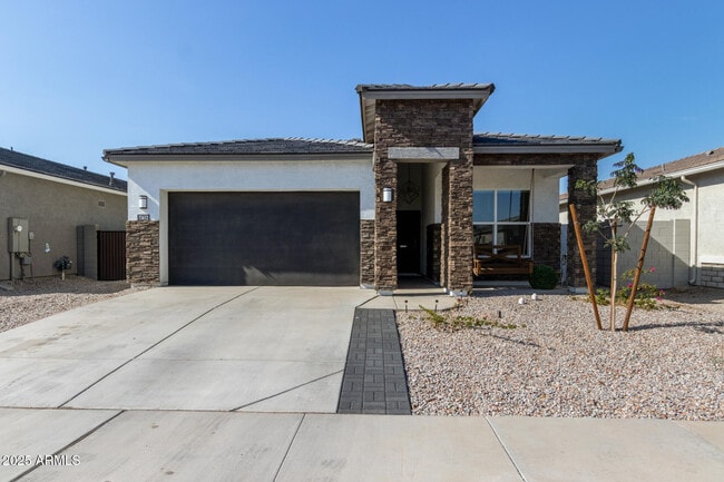 Building Photo - 15612 W Smoketree Dr