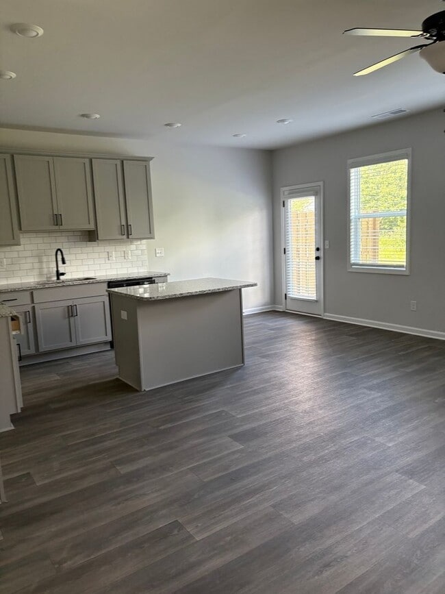 Photo - 118 Lauren St