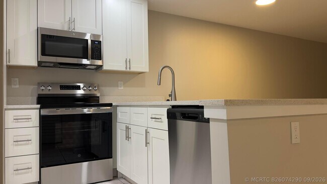Building Photo - 9374 SW 3rd St Unit 724