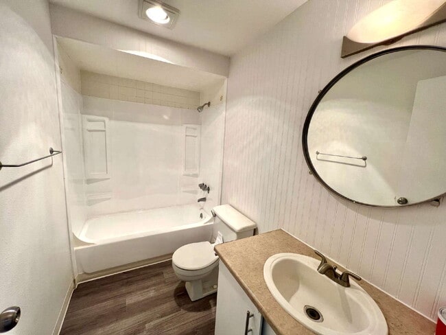 Photo - Scenic Lakeside Apartment for Rent - Federal Way Unit A15