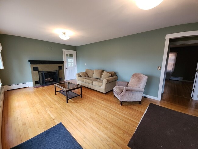 Photo - 907 W Swanzey Rd