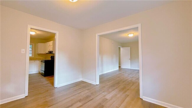 Photo - 2744 Fairlane Dr SE